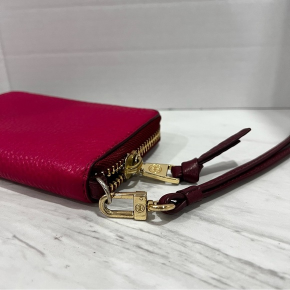 Tory Burch Burgundy Fuchsia Pink Wristlet Wallet Leather & Gold Tone Hardware - Picture 8 of 11